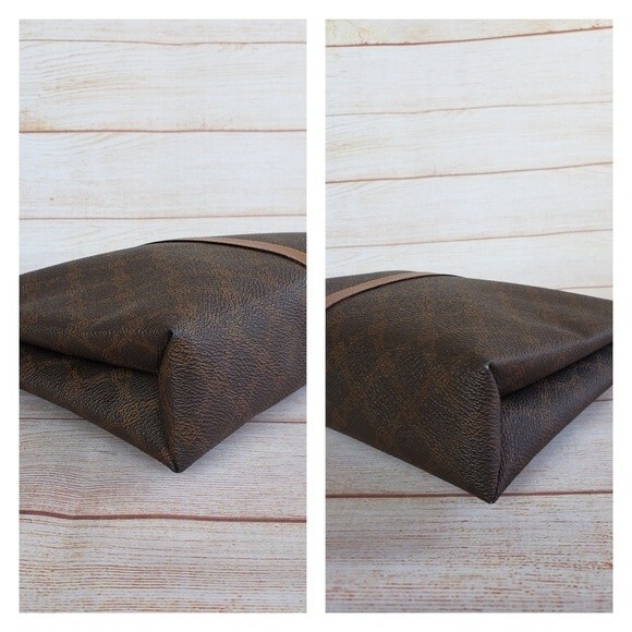 Bally Travel/Cosmetic/Toiletry Bag - Picture 7 of 16